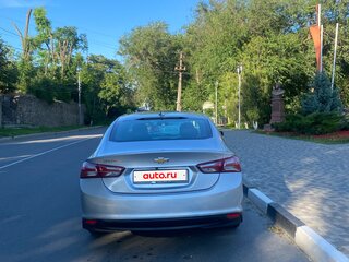 2022 Chevrolet Malibu IX Рестайлинг, серебристый, 1790000 рублей, вид 2