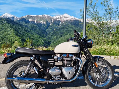 2016 Triumph Bonneville T120, белый, 850000 рублей, вид 1