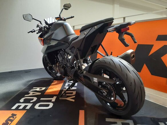 2024 KTM 990 Duke, чёрный, 1299000 рублей - вид 5