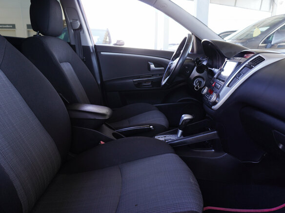 2011 Kia Ceed I Рестайлинг, красный - вид 17