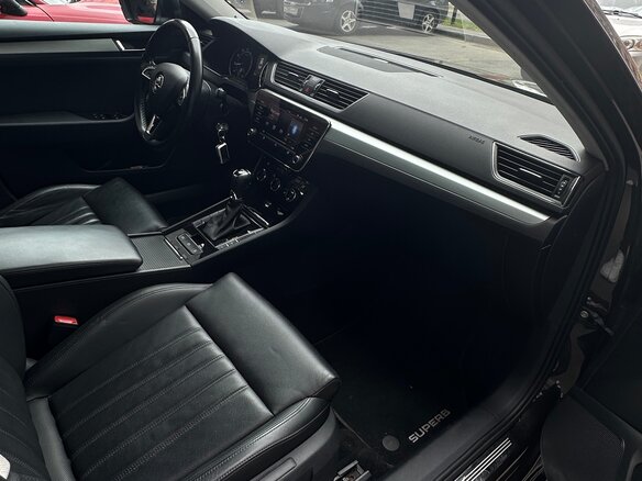 2018 Skoda Superb III, коричневый, 1890000 рублей - вид 9