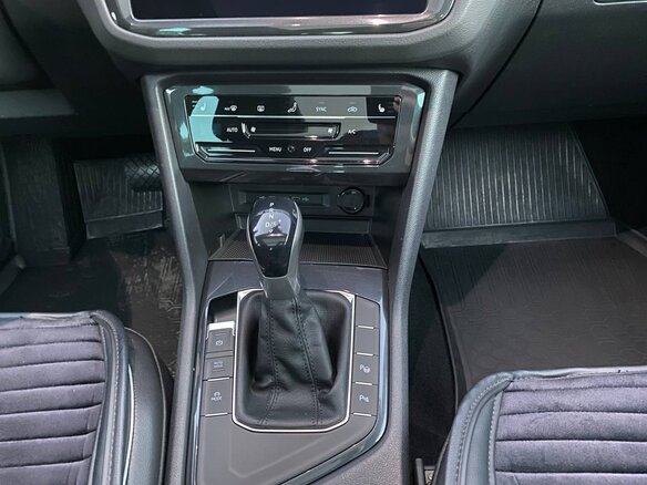 2021 Volkswagen Tiguan II Рестайлинг, белый, 2800000 рублей - вид 23