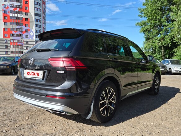 2019 Volkswagen Tiguan II, чёрный, 2300000 рублей - вид 3
