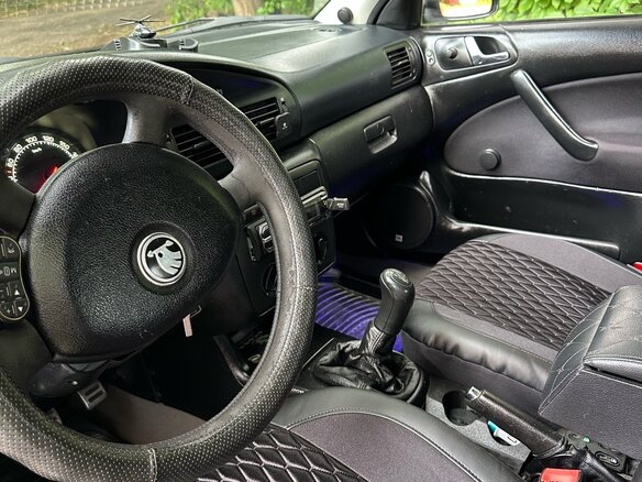 2003 Skoda Octavia I (A4) Рестайлинг, чёрный, 450000 рублей - вид 3