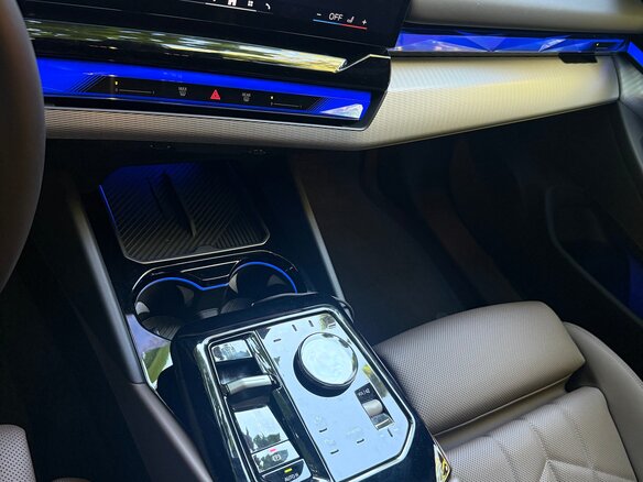 2024 BMW 5 серии 523d VIII (G60/G61/G68), белый, 7200000 рублей - вид 13