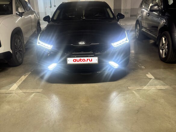 2021 Kia K5 III, чёрный, 2550000 рублей - вид 3