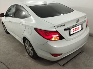 2013 Hyundai Solaris I, белый, 950000 рублей, вид 3