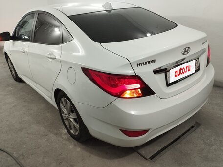 2013 Hyundai Solaris I, белый, 950000 рублей, вид 3