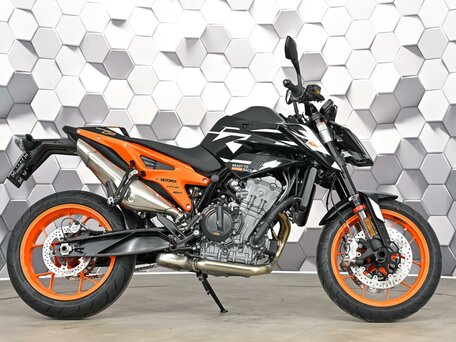 2023 KTM 890 Duke GP, чёрный, 899000 рублей, вид 3