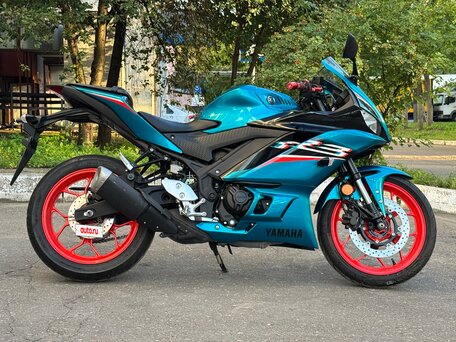 2021 Yamaha YZF-R3, синий, 529000 рублей, вид 4