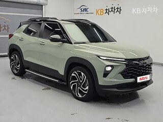 2023 Chevrolet TrailBlazer III Рестайлинг, зелёный, 1825000 рублей, вид 3