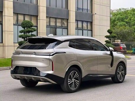 2025 Lynk & Co 08 39.8 kWh I, бежевый, 4100000 рублей, вид 2