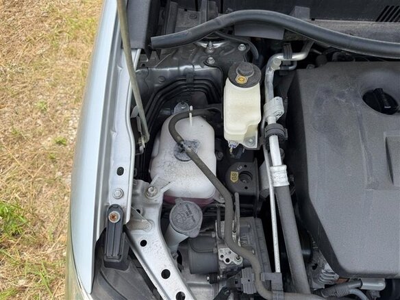 2011 Toyota Wish II, серебристый - вид 24