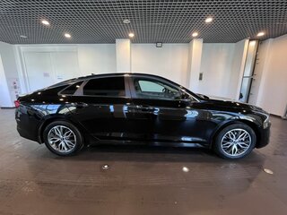 2021 Kia K5 III, чёрный, 2700000 рублей, вид 2