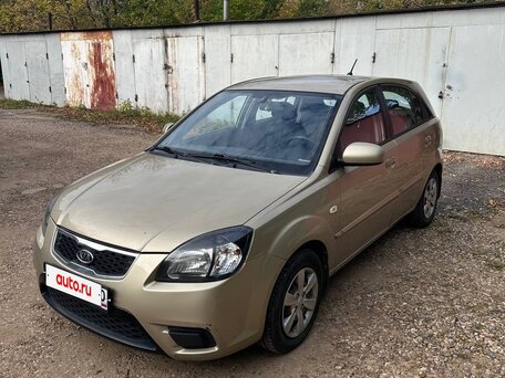 2011 Kia Rio II Рестайлинг, бежевый, 500000 рублей, вид 1