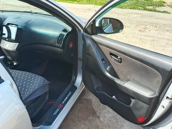2011 Hyundai Elantra IV (HD), серебристый, 650000 рублей - вид 14