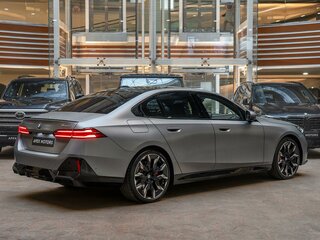 2026 BMW 5 серии 540d xDrive VIII (G60/G61/G68), серый, 14190000 рублей, вид 2