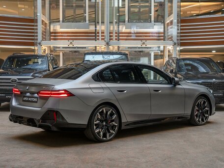 2026 BMW 5 серии 540d xDrive VIII (G60/G61/G68), серый, 14390000 рублей, вид 2