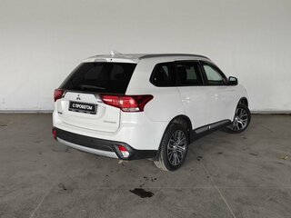 2017 Mitsubishi Outlander III Рестайлинг 2, белый, 1950000 рублей, вид 5
