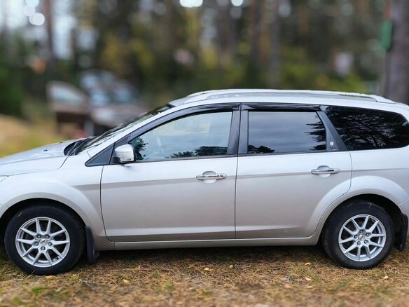2009 Ford Focus II Рестайлинг, серебристый, 530000 рублей - вид 4