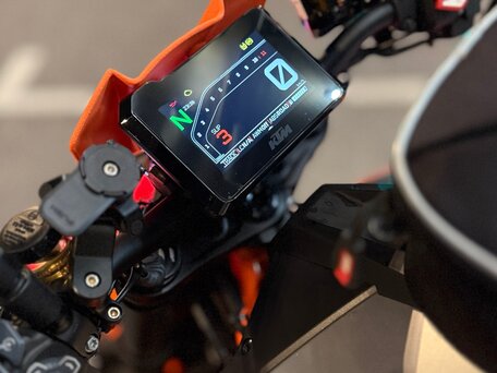 2022 KTM 1290 Super Duke R Evo, оранжевый, 1590000 рублей, вид 5