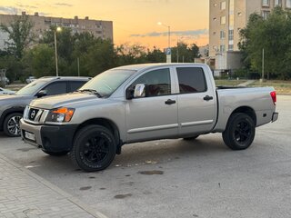 2007 Nissan Titan I Рестайлинг, серебристый, 1950000 рублей, вид 3