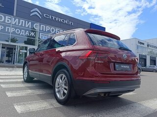 2017 Volkswagen Tiguan II, красный, 2310000 рублей, вид 5