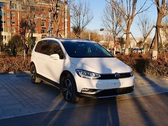2022 Volkswagen Touran Cross L II, белый, 1580004 рублей - вид 2