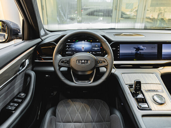 2026 Geely Monjaro I Рестайлинг, серый, 4954990 рублей - вид 17
