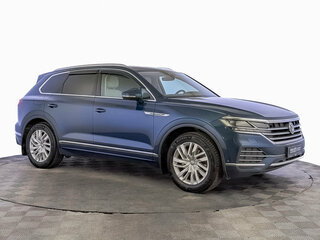 2018 Volkswagen Touareg III, синий, 3970000 рублей, вид 3