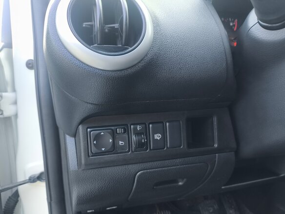 2013 Nissan Note I Рестайлинг, белый, 740000 рублей - вид 12