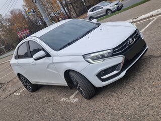 2024 Lada (ВАЗ) Vesta I Рестайлинг (NG), белый, 1350000 рублей, вид 1