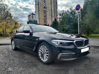 2019 BMW 5 серии 520d xDrive VII (G30/G31/G38), чёрный, 4300000 рублей, вид 3