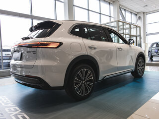 2026 Geely EX5 Гибрид EM-R, белый, 3829990 рублей, вид 5