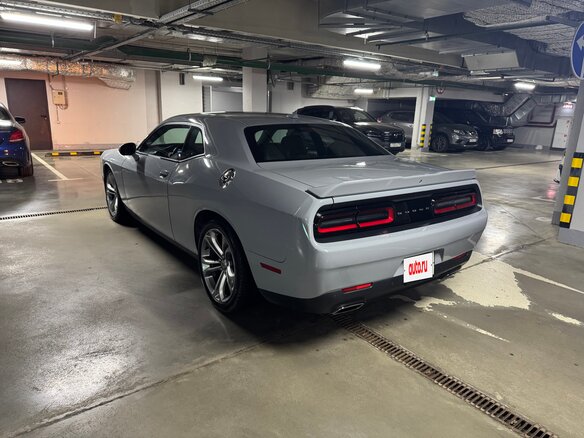 2021 Dodge Challenger III Рестайлинг 2, серый, 4600000 рублей - вид 3