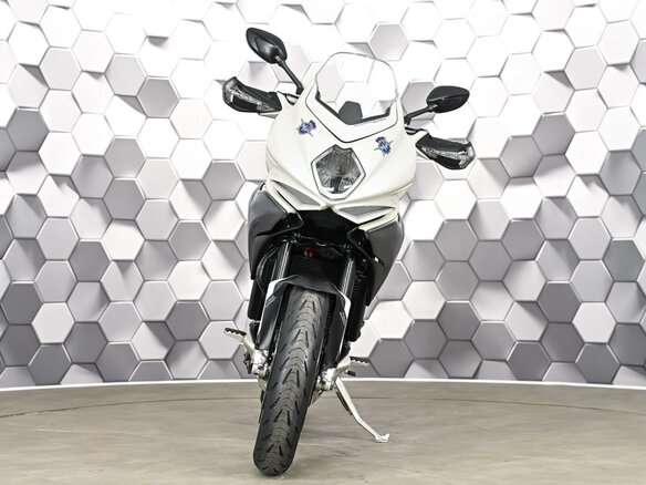 2018 MV Agusta Turismo Veloce 800, белый - вид 4