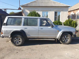 1990 Nissan Patrol IV (Y60), серебристый, 990000 рублей, вид 4