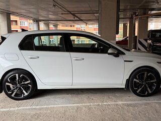 2020 Volkswagen Golf VIII, белый, 2800000 рублей, вид 2