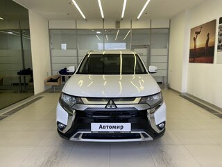 2019 Mitsubishi Outlander III Рестайлинг 3, белый, 2200000 рублей, вид 2