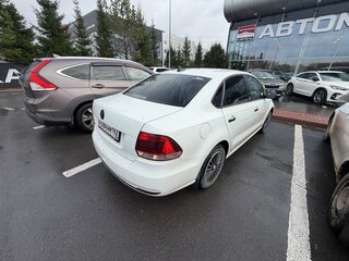 2017 Volkswagen Polo V Рестайлинг, белый, 899000 рублей, вид 3