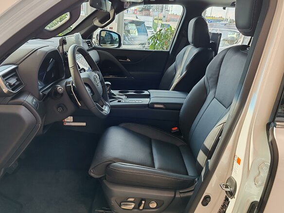 2026 Lexus LX 500d IV, белый, 19200000 рублей - вид 7