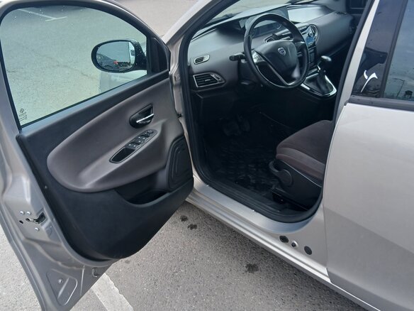 2012 Lancia Ypsilon III (Type 846), бежевый, 900000 рублей - вид 6