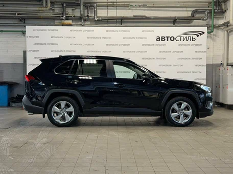 2020 Toyota RAV4 V (XA50), чёрный, 2699000 рублей, вид 4
