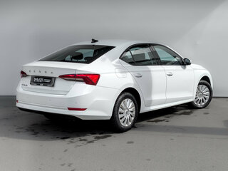 2021 Skoda Octavia IV (A8), белый, 2360000 рублей, вид 5