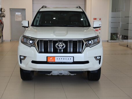 2020 Toyota Land Cruiser Prado 150 Series Рестайлинг 2, белый, 5999000 рублей, вид 2