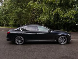 2019 BMW 7 серии Long 730Ld xDrive VI (G11/G12) Рестайлинг, чёрный, 5900000 рублей, вид 4