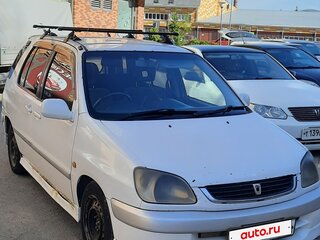 1999 Toyota Raum I, белый, 295000 рублей, вид 2