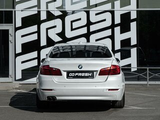 2013 BMW 5 серии 520i VI (F10/F11/F07), белый, 1850000 рублей, вид 4