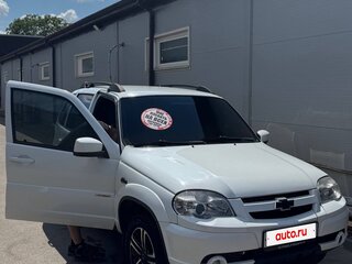 2017 Chevrolet Niva I Рестайлинг, белый, 600000 рублей, вид 2
