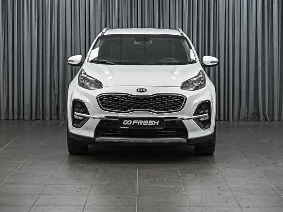 2018 Kia Sportage IV Рестайлинг, белый, 2439000 рублей - вид 2